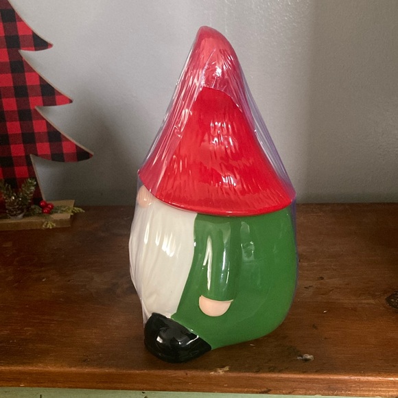 NWT- 10-1/2”- Adorable Red & Green Ceramic Holiday Gnome Cookie Jar Decoration - Picture 9 of 17